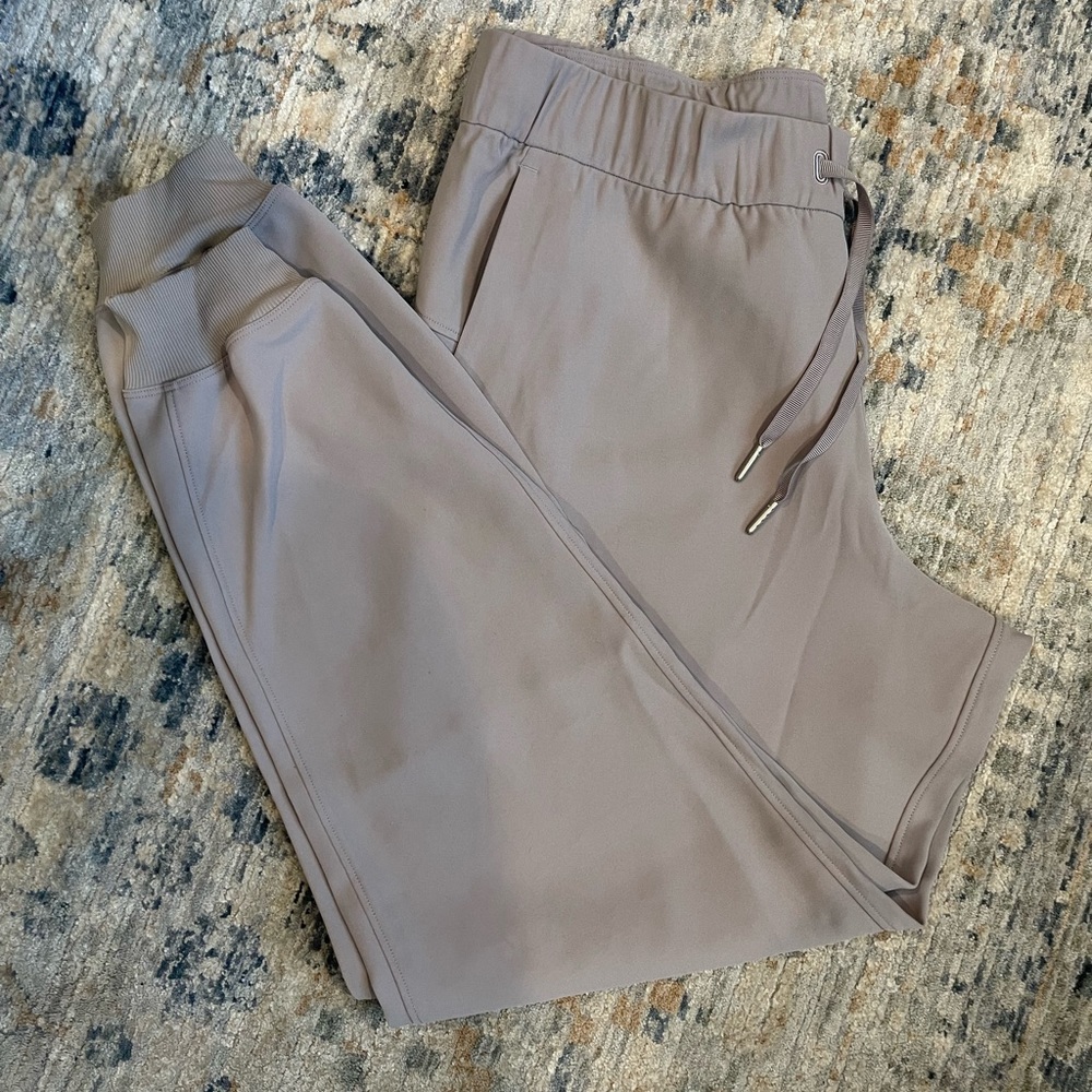 Lululemon On the Fly Jogger Size 10